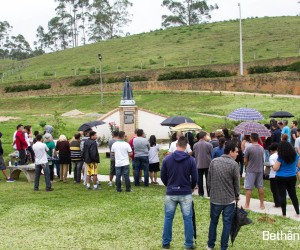 Terço rezado na praça Nossa Senhora Aparecida