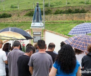 Terço rezado na praça Nossa Senhora Aparecida