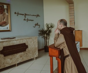 Kairós Frei Gilson - Lucas Wippel