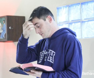 Consagrados participam de retiro de aprofundamento de dons