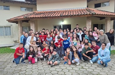 Crianças e adolescentes coroinhas da Paróquia Santo Antônio de Itapema participaram Retiro em Bethânia