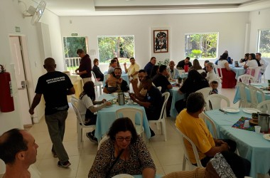 Filhos e filhas da Comunidade Bethânia de Lorena participam de retiro espiritual
