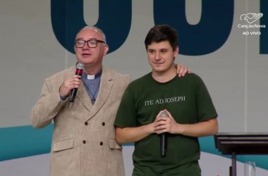Joaquim de José emociona com pregação sobre o sim que transforma a juventude