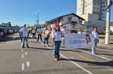 Comunidade Bethânia participa do desfile em comemoração aos 68 anos de SJB