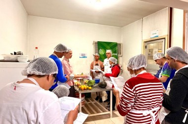 Filhos da Comunidade Bethânia participam de curso sobre aproveitamento integral dos alimentos