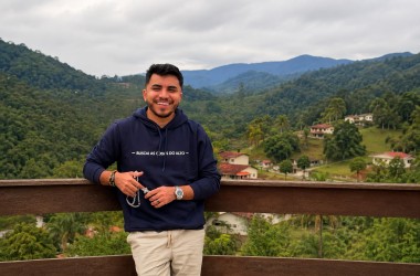 DJ católico Moisés dos Santos visita o Memorial Padre Léo e destaca o legado de evangelização do Servo de Deus
