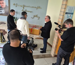 Juliano Cazarré grava na Comunidade Bethânia sobre a trajetória do Servo de Deus Padre Léo