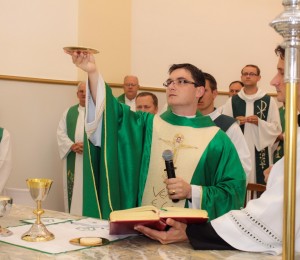 Pe. Elinton comemora sete anos de sacerdócio