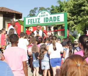 Novos brinquedos colorem pátio do Ceju