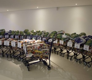 Donativos arrecadados em show de humor são entregues à Comunidade Bethânia