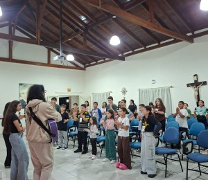 Comunidade Bethânia acolhe crianças e adolescentes no II Retiro de Coroinhas da Paróquia Santo Antônio, de Itapema