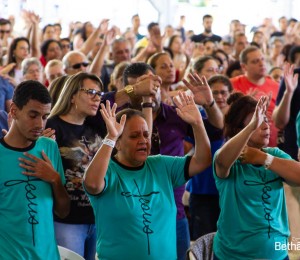 Na Trilha da Cura: Sábado é marcado por pregações e show