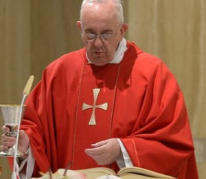 Caminho da Cruz nos leva a vencer as seduções do mal, diz Papa