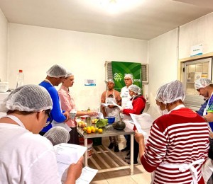 Filhos da Comunidade Bethânia participam de curso sobre aproveitamento integral dos alimentos