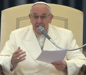 Na catequese, Papa pede famílias e Igreja de portas abertas