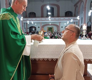 Filhos de Bethânia recebem a Primeira Eucaristia e se preparam para a Crisma