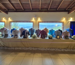 Camisas icônicas usadas pelo Padre Léo em pregações passam a integrar acervo do Memorial