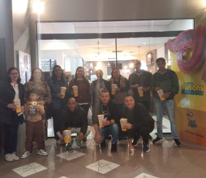 Filhos da Comunidade Bethânia vivenciam momento de lazer e socialização em cinema de Brusque