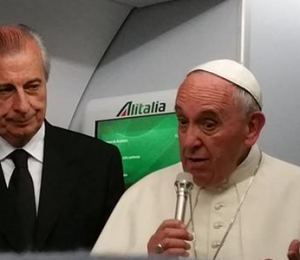 Papa diz não ter se ofendido com presente de Evo Morales