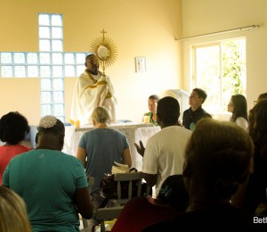 Amor de Deus é vivenciado por cerca de 70 pessoas no retiro Rezando a Vida