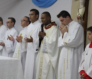Santa Missa de encerramento do Retiro Família Bethânia e consagração de Aliança