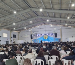 Cerca de mil fiéis participam do Kairós Clamando por Curas na Comunidade Bethânia