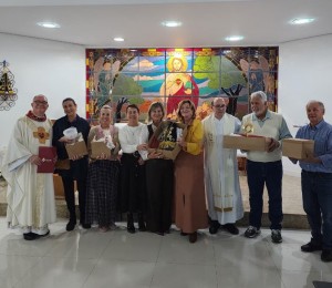 Colégio São Luiz entrega a Bethânia objetos que pertenceram ao Servo de Deus Padre Léo