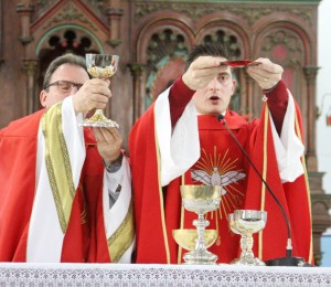 Pe Elinton Costa, Bth, Celebra a Santa Missa com a Juventude da Paróquia de São Virgílio em Nova Trento/SC