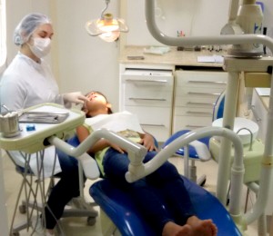 Esteve no Recanto Cianorte no dia primeiro de fevereiro o consultório dentário móvel do Instituto Morena Rosa.