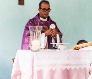Santa Missa com Padre Assis, no Recanto Itaperuna-RJ