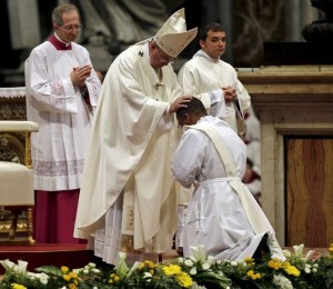 Papa pede que os novos sacerdotes deem homilias que não sejam chatas