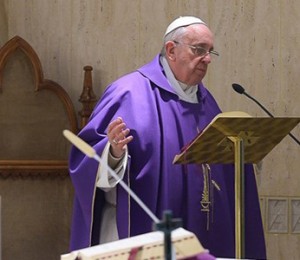 Papa pede fiéis misericordiosos e Igreja de portas abertas