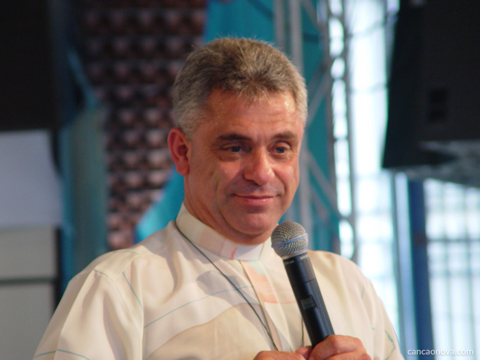 Histórias do Padre Léo, confira alguns vídeos